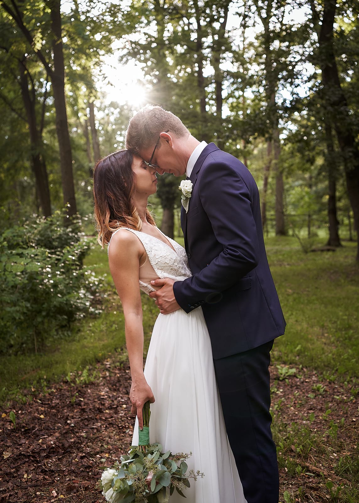 Orsi és Attila az erdőben romantikáznak