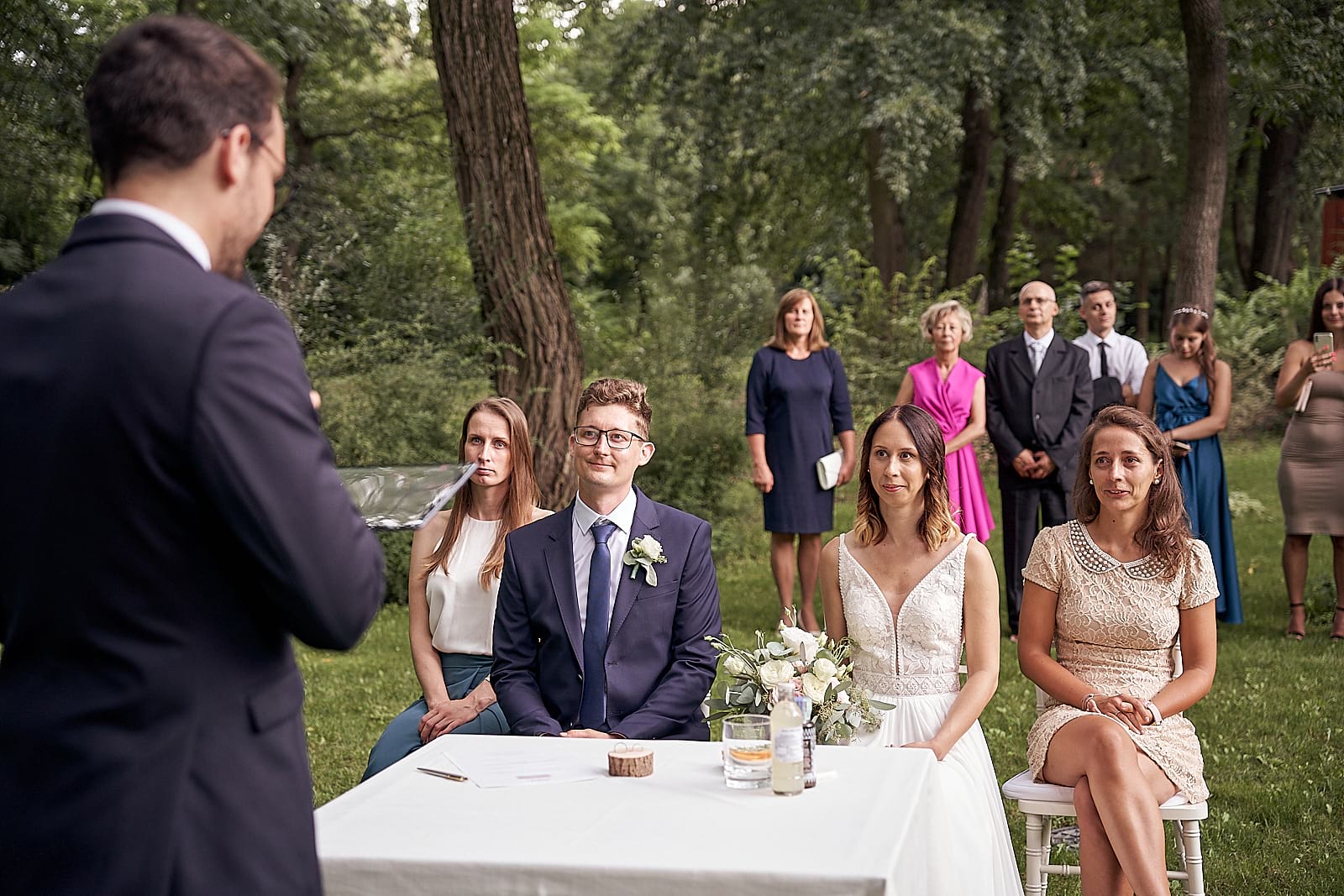 Orsi és Attila és az anyakönyvvezető