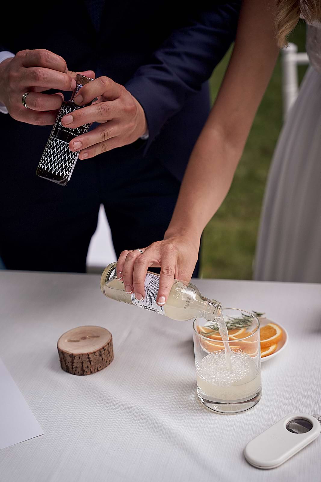 Orsi és Attila homoköntés közben