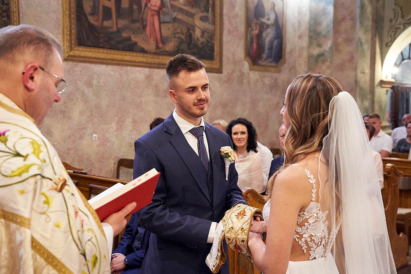 Vivi és Ricsi a pappal